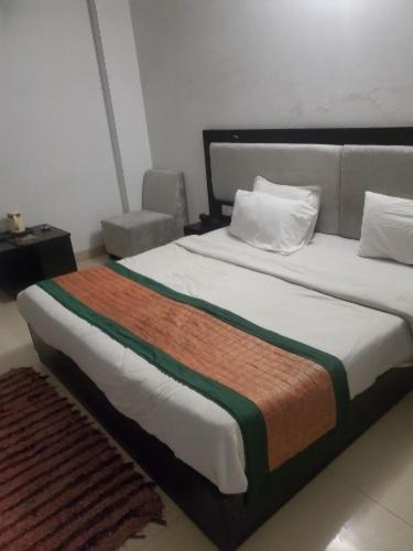 Hotel Aashiyana Inn New Delhi Exterior photo