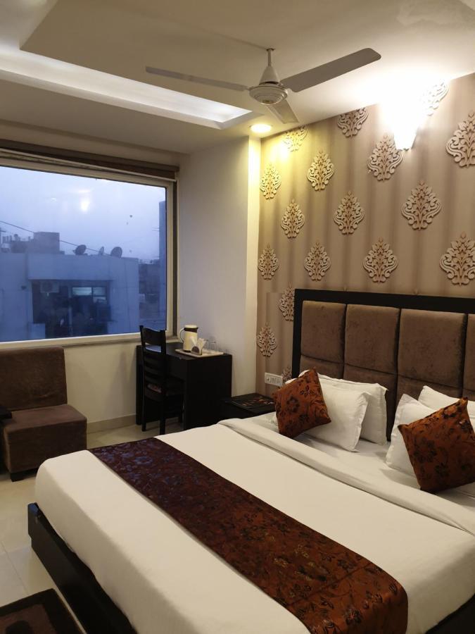 Hotel Aashiyana Inn New Delhi Exterior photo